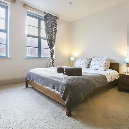 Central Modern With Parking Apartment